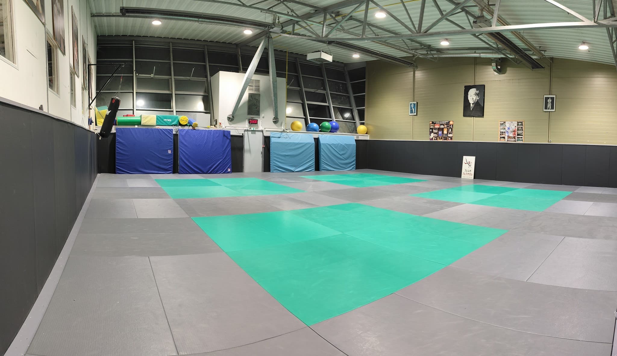 Exterior or interior of Judo Jujitsu Portes les Valence